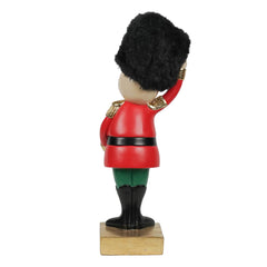 Soldatino natalizio con cappello in peluche nero vista posteriore
